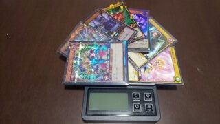 ポケカ ポケモンカードもレアリティによって重さが違う 0 01g単位で測れる計量器で測ってみた マリブログ